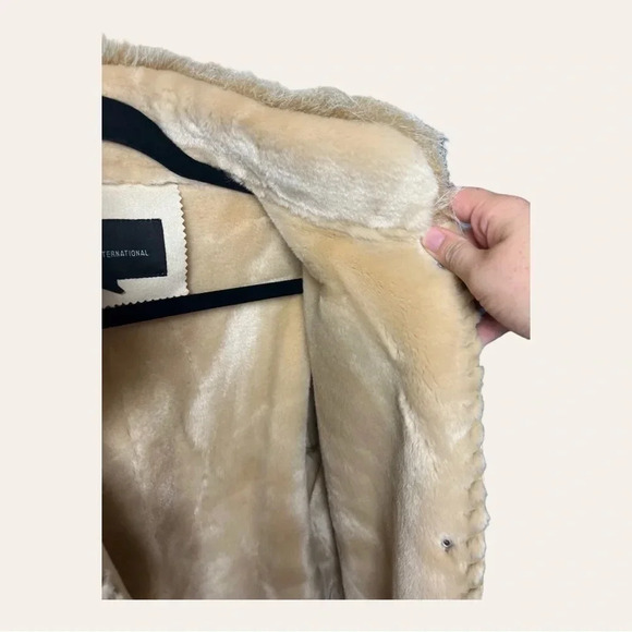 Moda INTERNATIONAL FAUX FUR AND FAUX SUEDE LONG COAT SIZE MEDIUM BEIGE BUTTONS - Picture 11 of 11